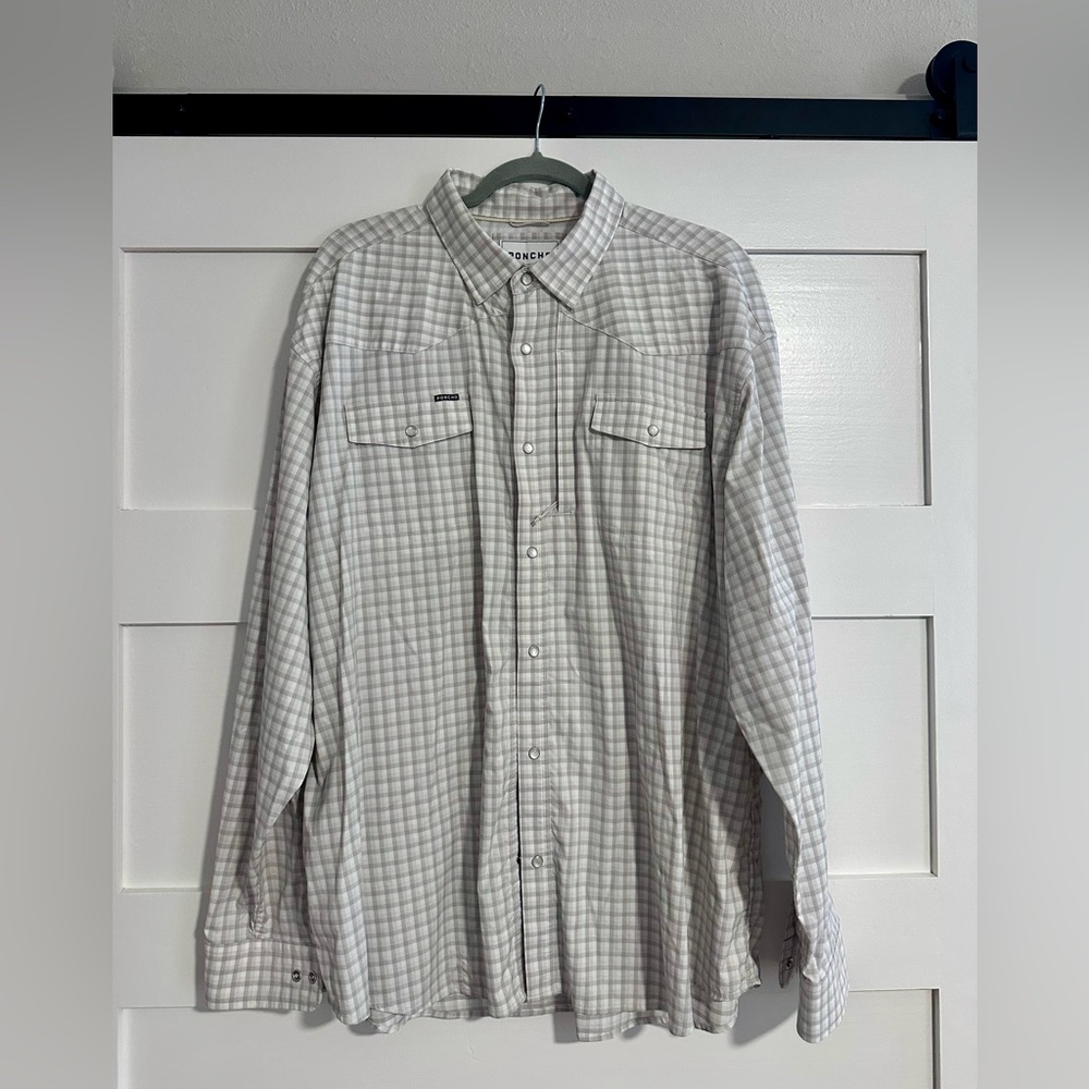 Poncho Men’s Button-Down pearl snap Plaid Shirt in Light Gray and White